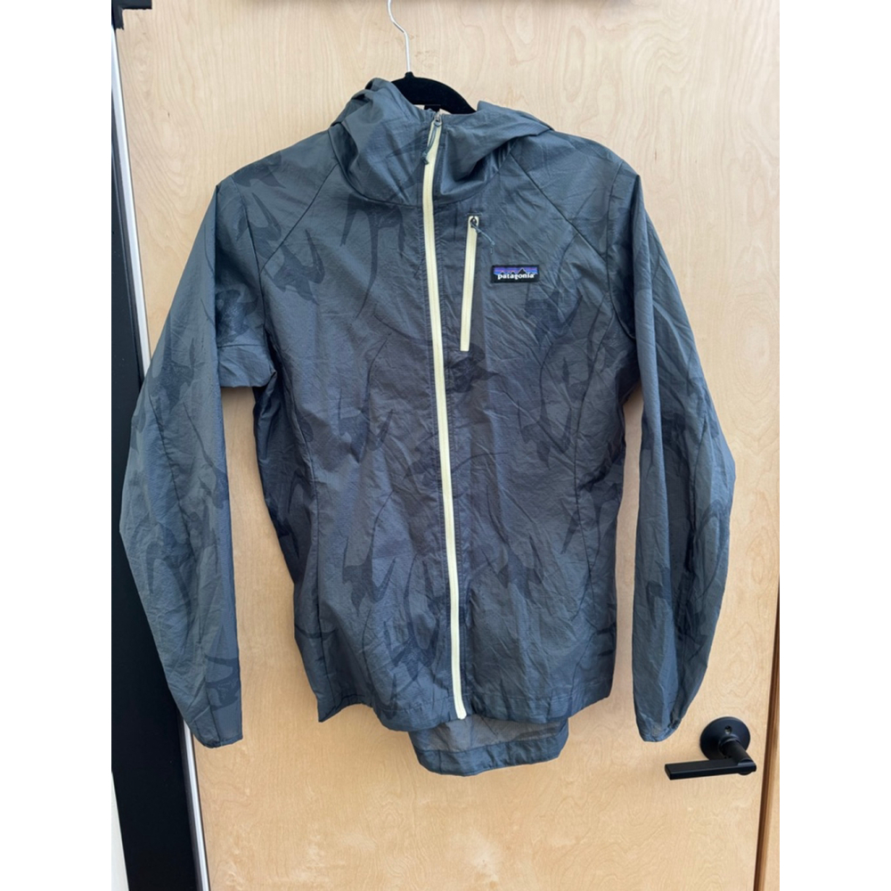 Women's Patagonia Houdini Gray patterned Hooded windbreaker with Yellow Zipper